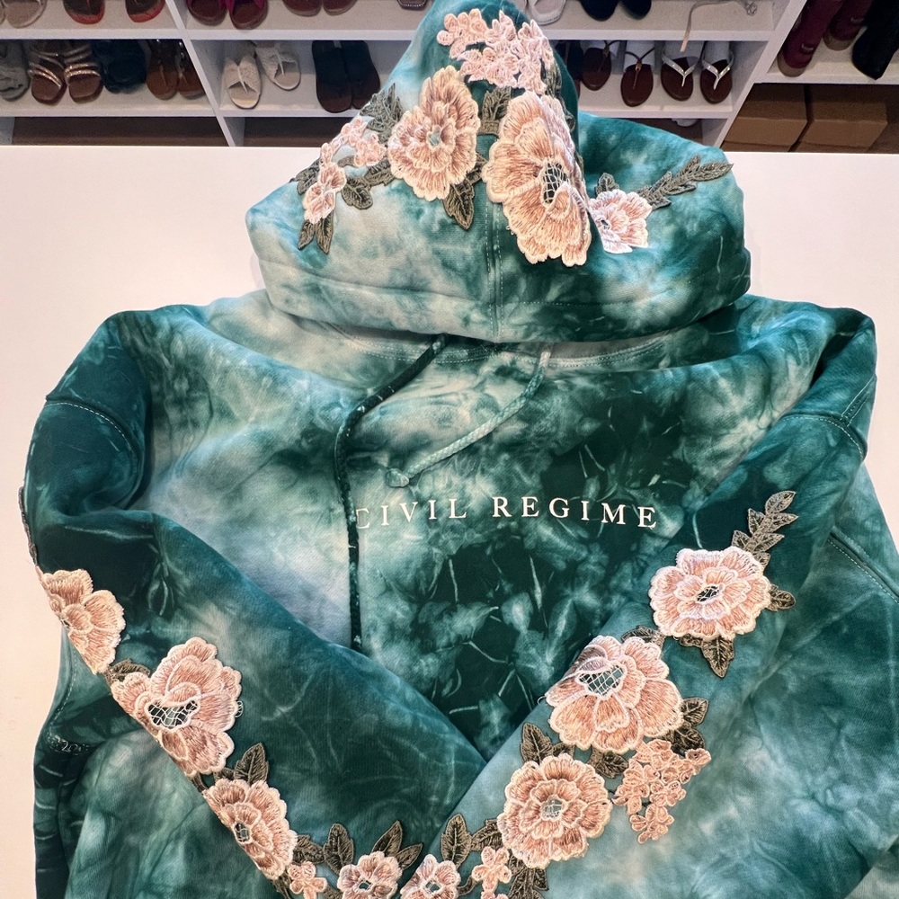 Civil Regime Oversized Cozy Roses Hoodie in Heal w/white roses 🌹NWOT
